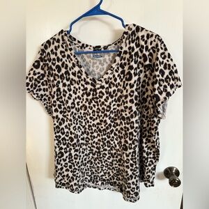 Old Navy Women’s Everywhere V-Neck Tee